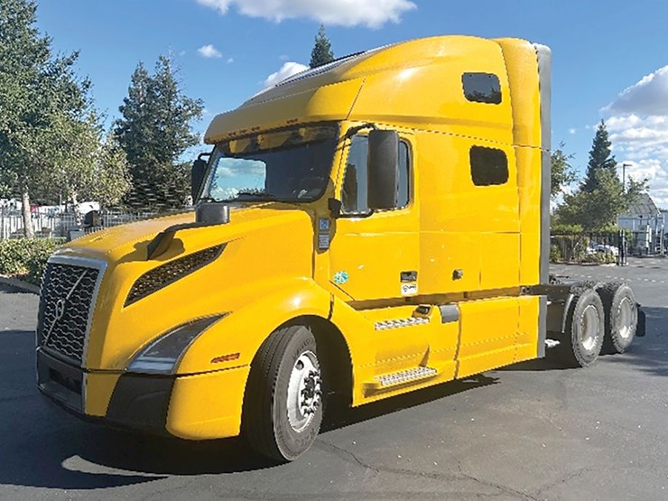 2022-volvo-vnl-760-image-1