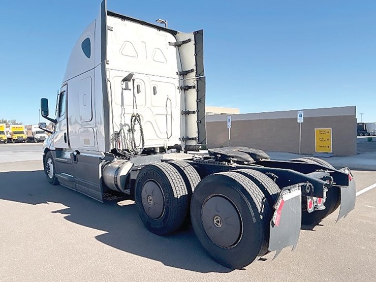 2023-freightliner-cascadia-126-image-2