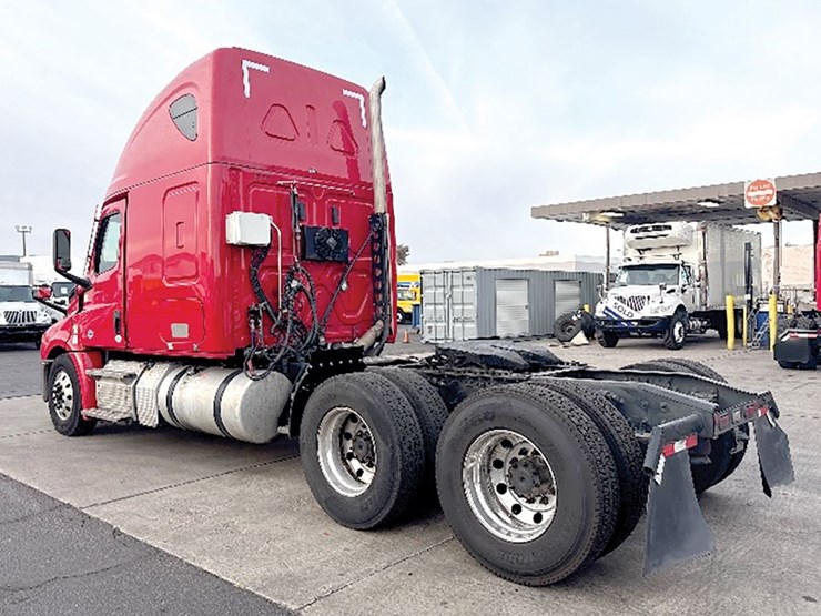 2021-freightliner-cascadia-126-image-2