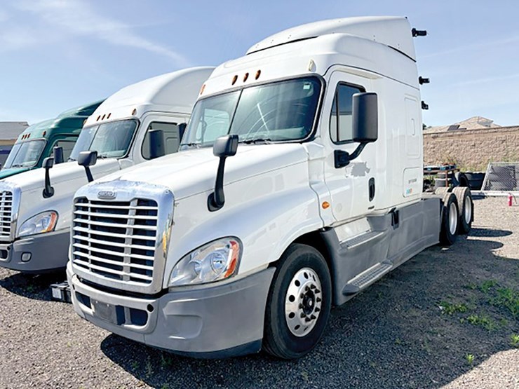 2015-freightliner-cascadia-125-image-1