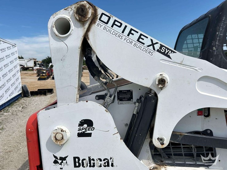 2021-bobcat-t740-image-20