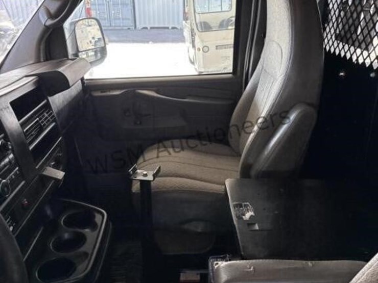 2015-chevrolet-express-2500-image-24