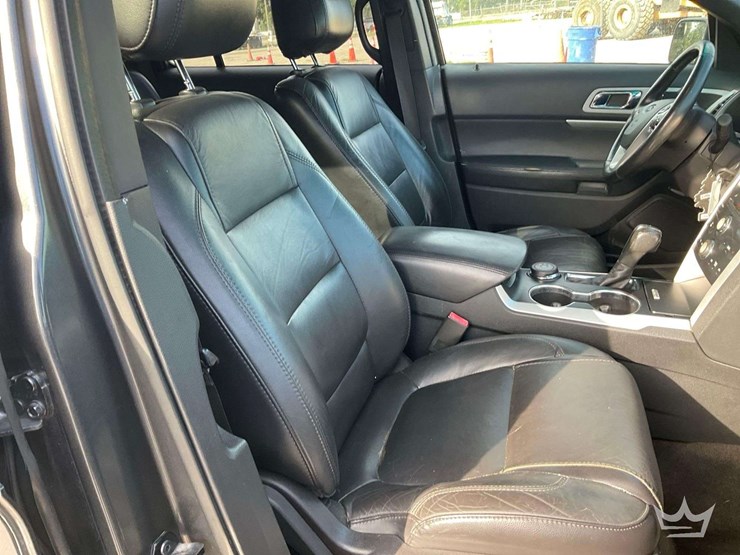 2015-ford-explorer-image-29