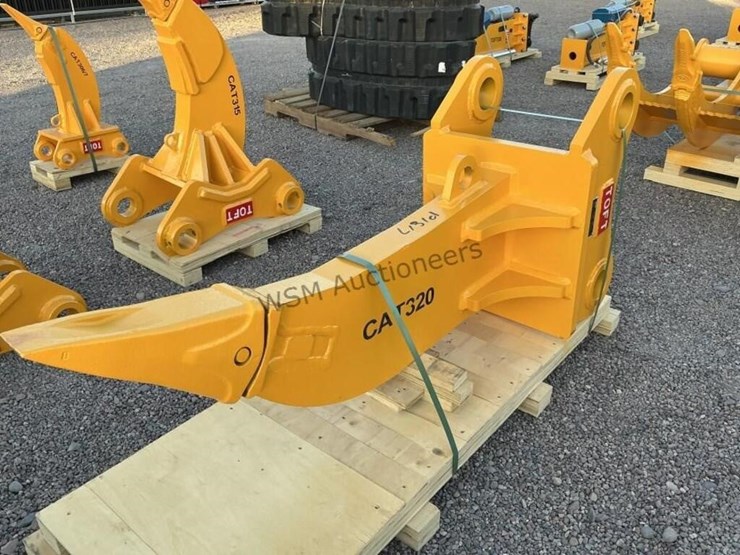 2025-caterpillar-320-image-3