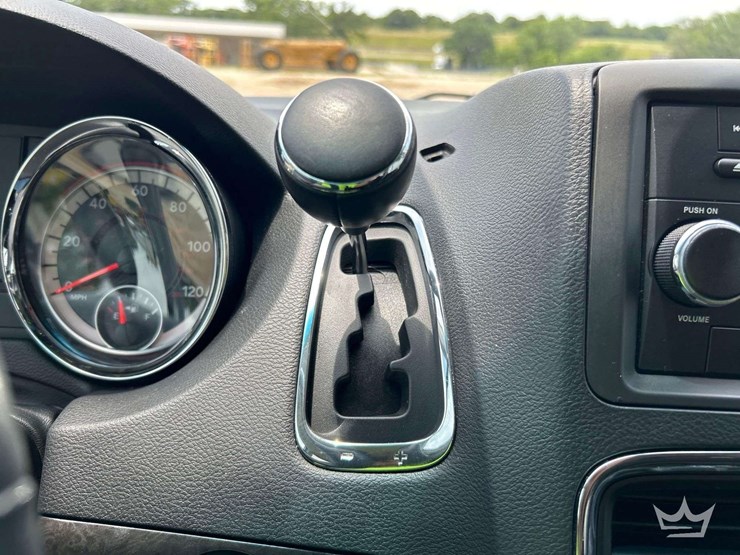 2016-dodge-grand-caravan-image-16
