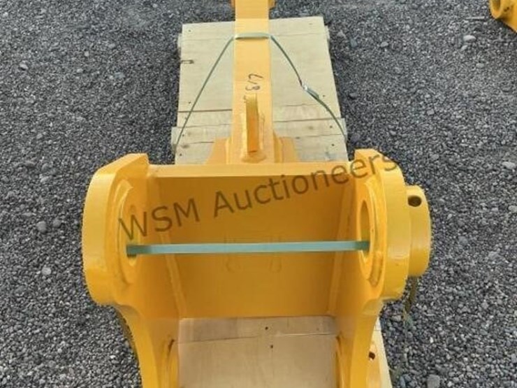 2025-caterpillar-320-image-5