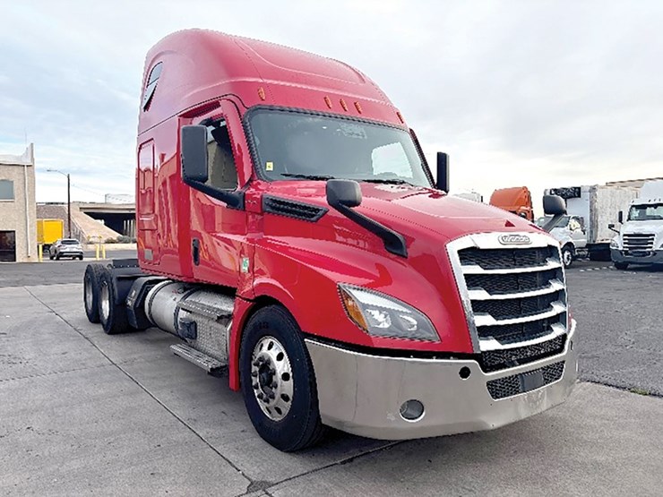 2021-freightliner-cascadia-126-image-1