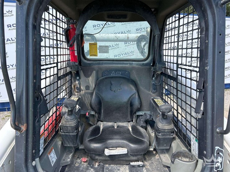 2021-bobcat-t740-image-9