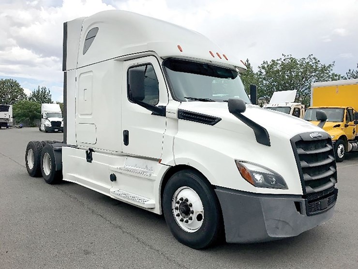 2020-freightliner-cascadia-126-image-1