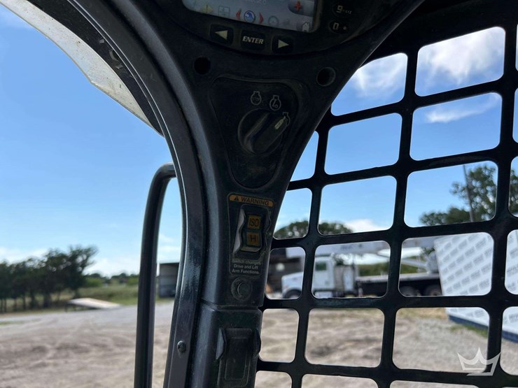 2021-bobcat-t740-image-11