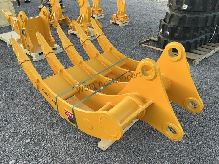 2025-caterpillar-320-image-4