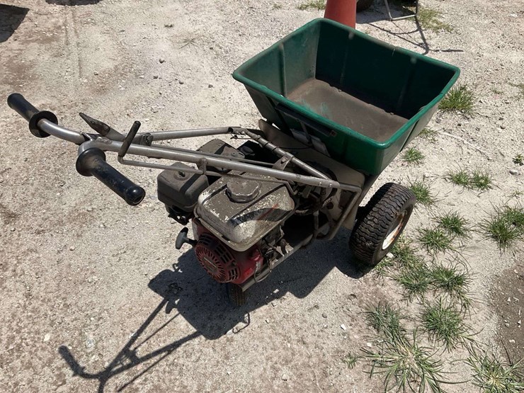 lesco-broadcast-spreader-image-2