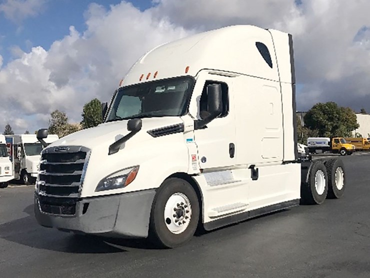 2022-freightliner-cascadia-126-image-1