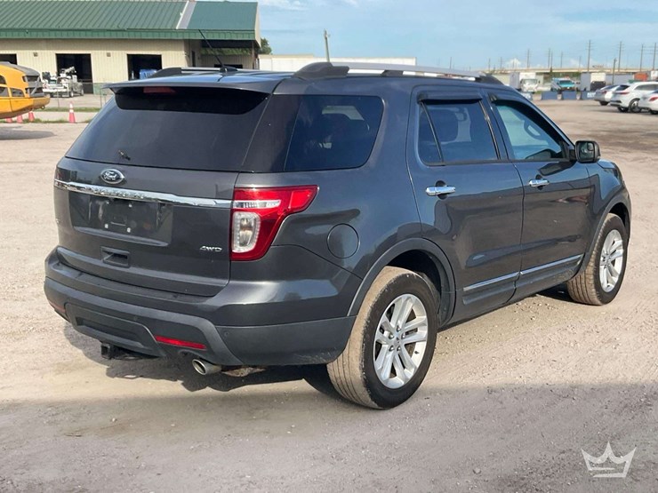 2015-ford-explorer-image-2