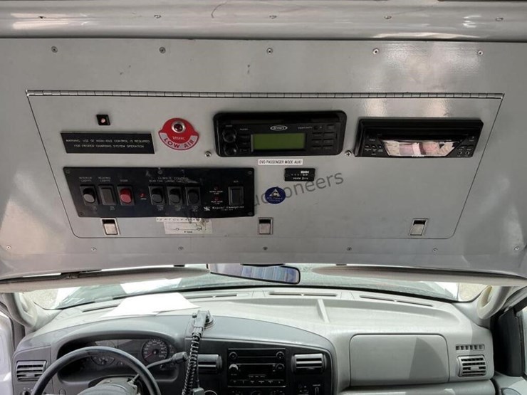 2007-ford-f550-image-25