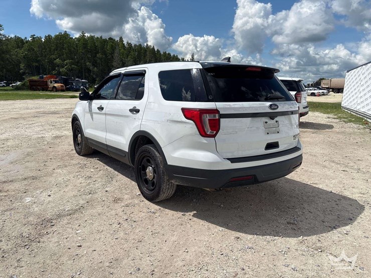2019-ford-explorer-image-4