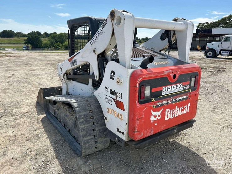 2021-bobcat-t740-image-2