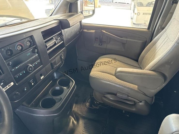 2016-chevrolet-express-2500-image-21