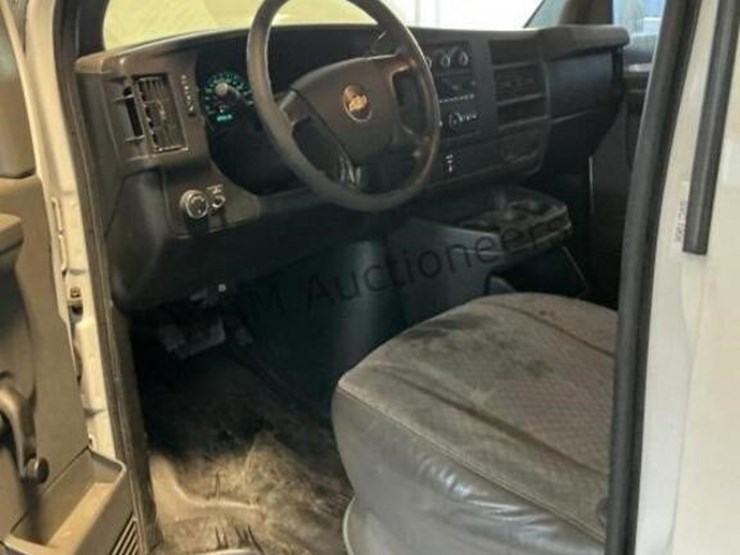 2015-chevrolet-express-3500-image-23