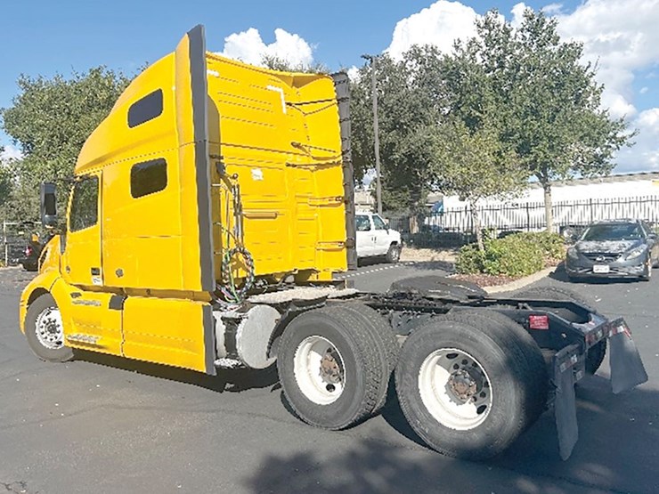 2022-volvo-vnl-760-image-2
