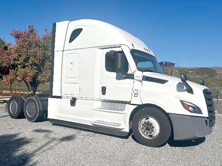 2022-freightliner-cascadia-126-image-1