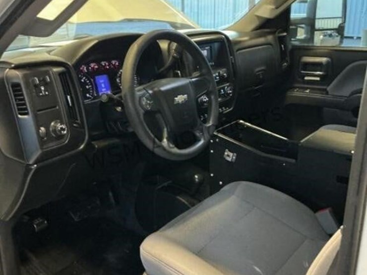 2017-chevrolet-silverado-3500hd-image-22