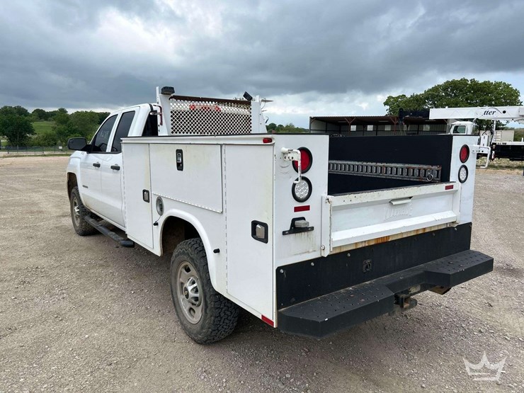 2015-chevrolet-silverado-2500hd-image-2