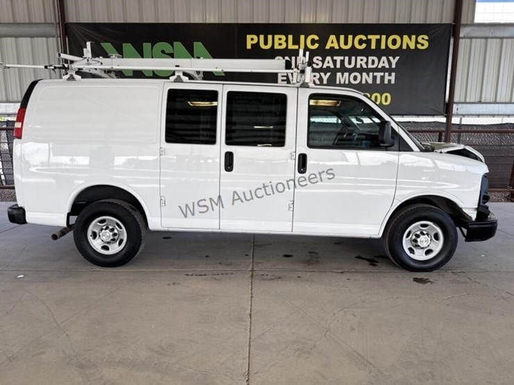 2016-chevrolet-express-2500-image-1