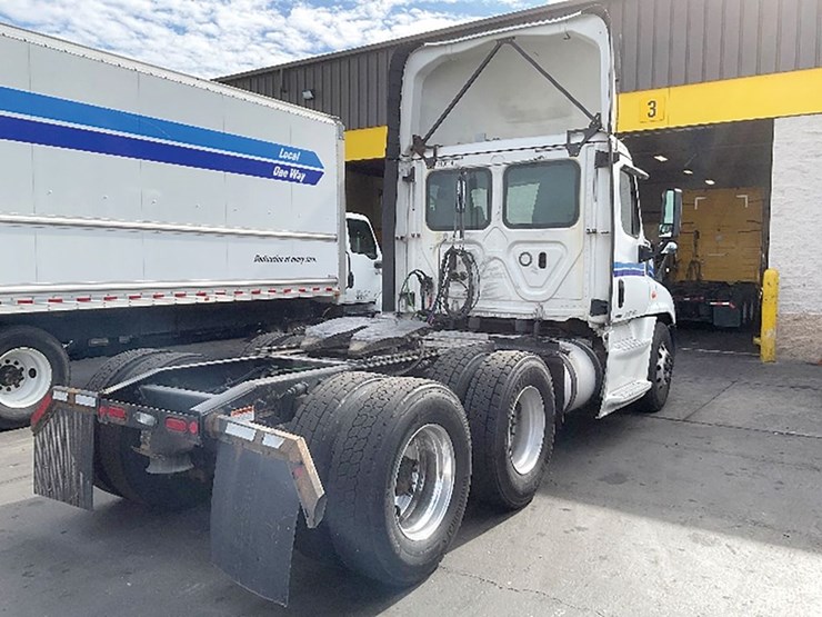 2019-freightliner-cascadia-125-evolution-image-2