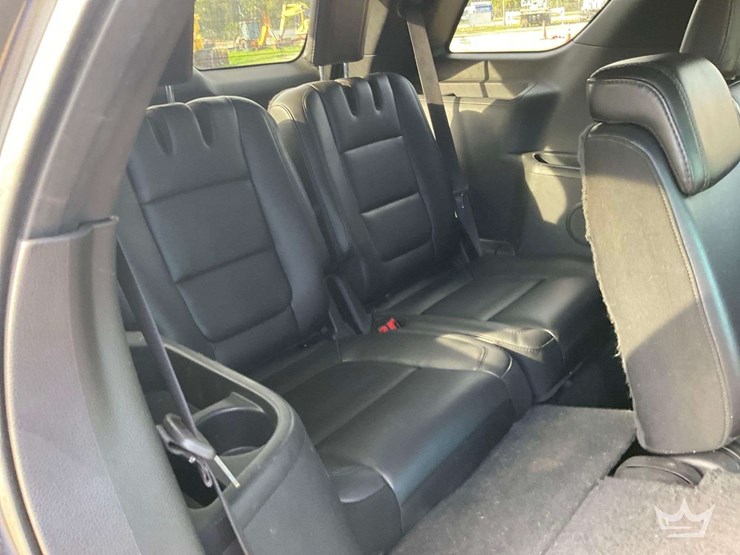 2015-ford-explorer-image-26