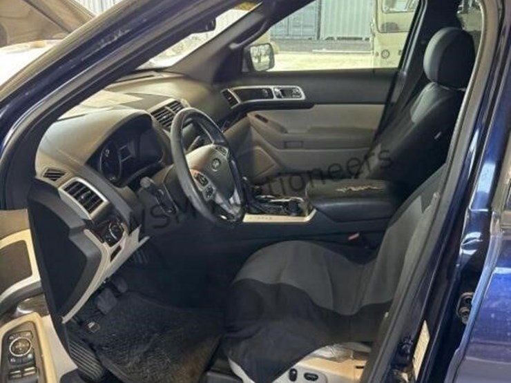 2011-ford-explorer-limited-image-21