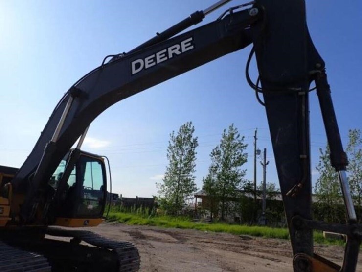 2009-deere-270d-lc-image-31