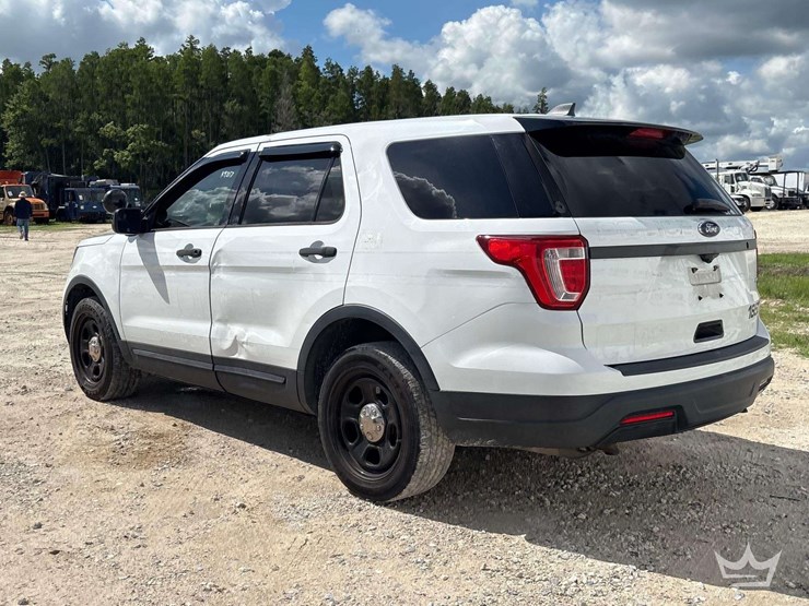 2018-ford-explorer-image-4