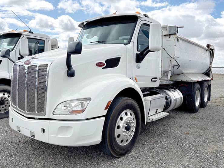 2020-peterbilt-579-image-1