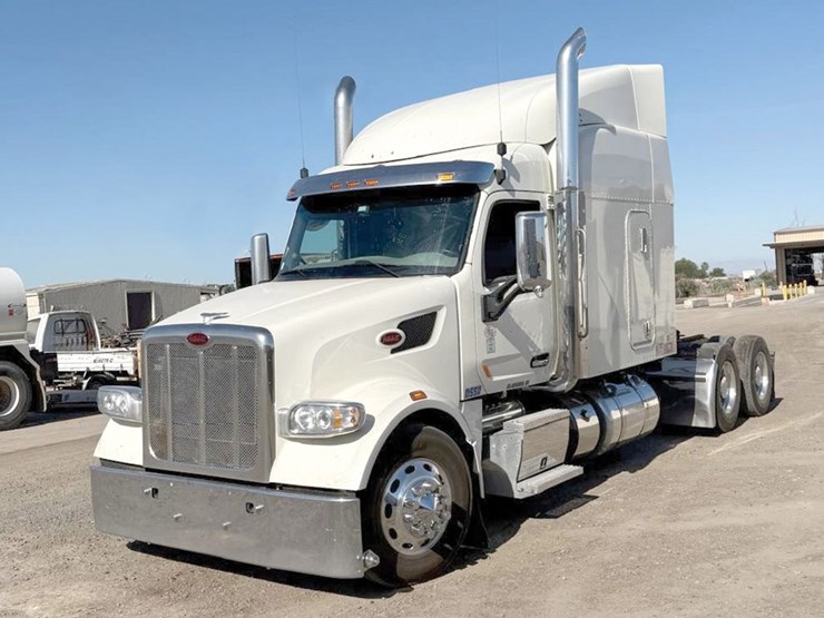 2020-peterbilt-567-image-1