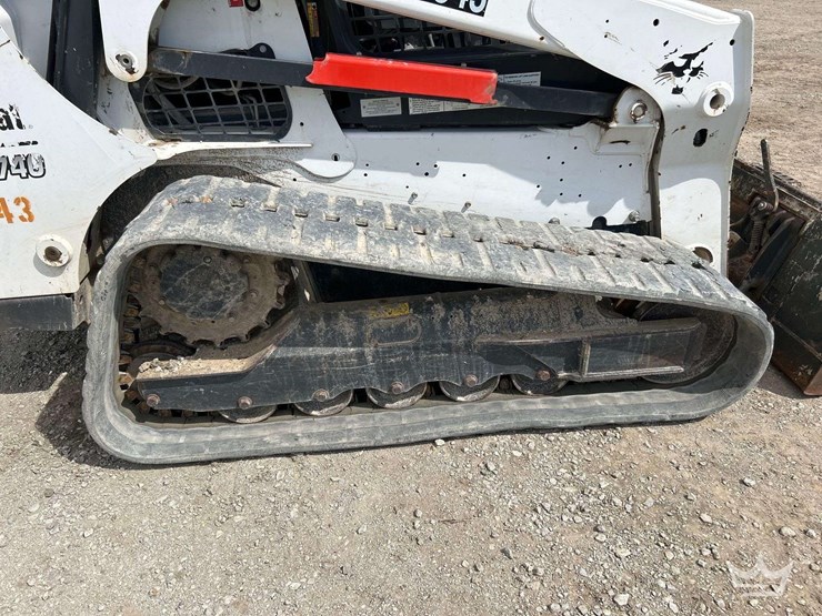 2021-bobcat-t740-image-24