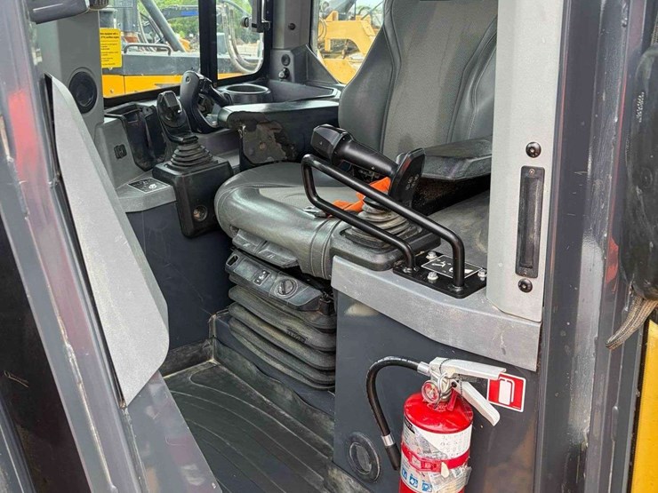 2021-deere-850l-wlt-image-84