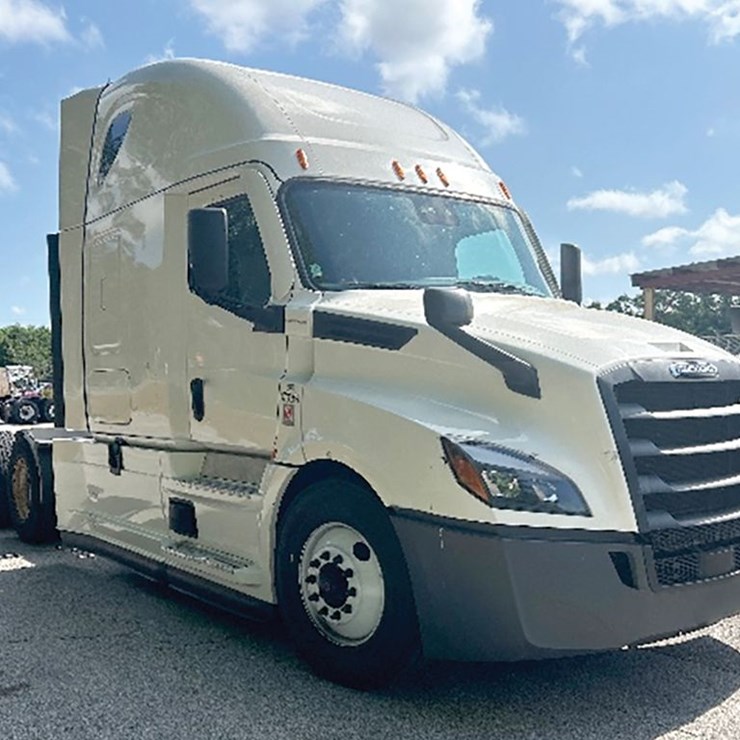 2020 FREIGHTLINER CASCADIA 126
