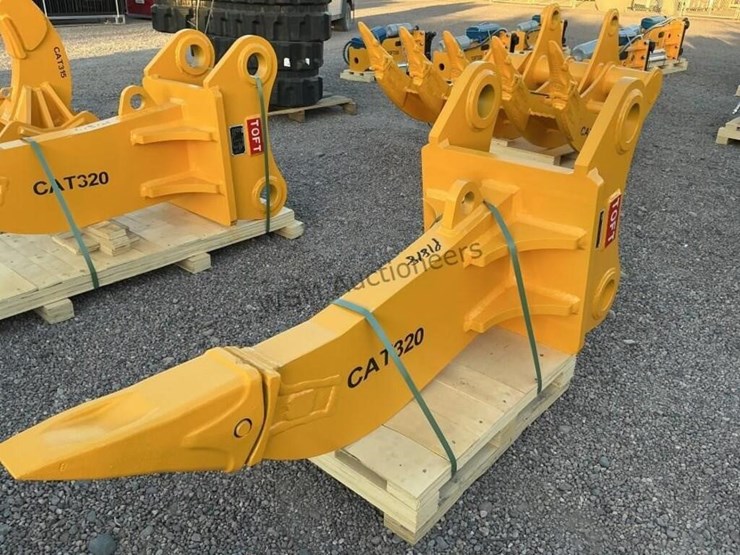 2025-caterpillar-320-image-3