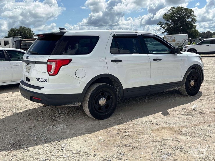 2018-ford-explorer-image-3