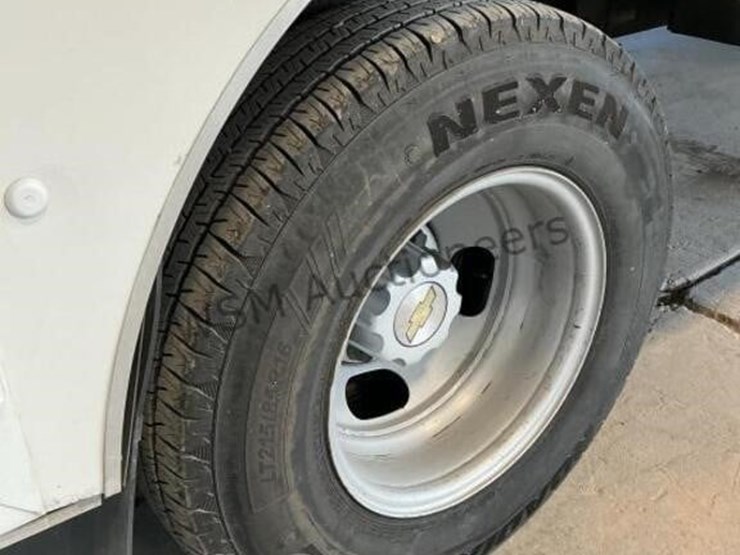 2015-chevrolet-express-3500-image-8
