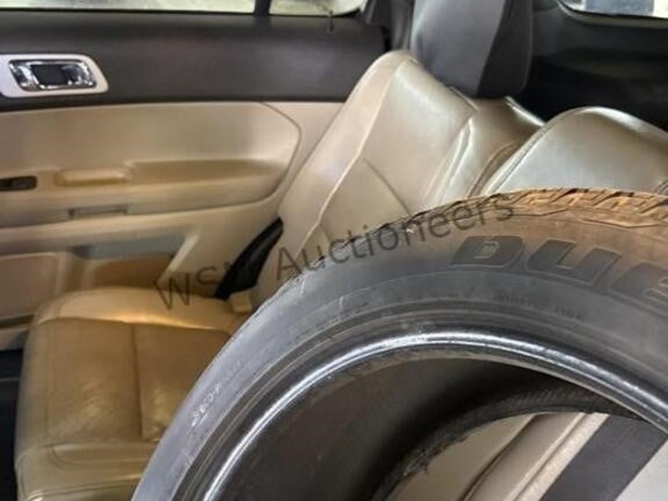 2011-ford-explorer-limited-image-24