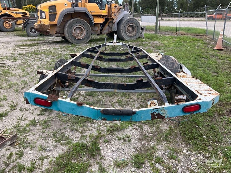 28ft-t/a-boat-trailer-image-16