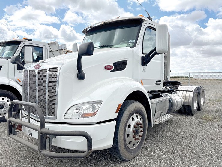 2020-peterbilt-579-image-1
