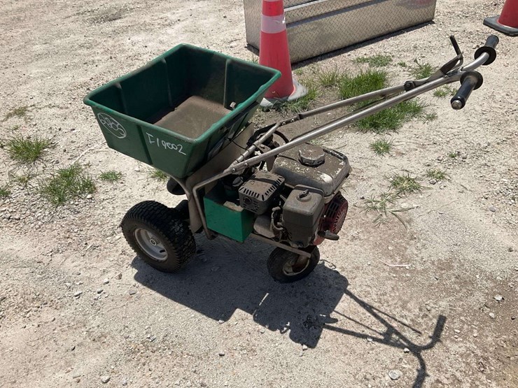 lesco-broadcast-spreader-image-1