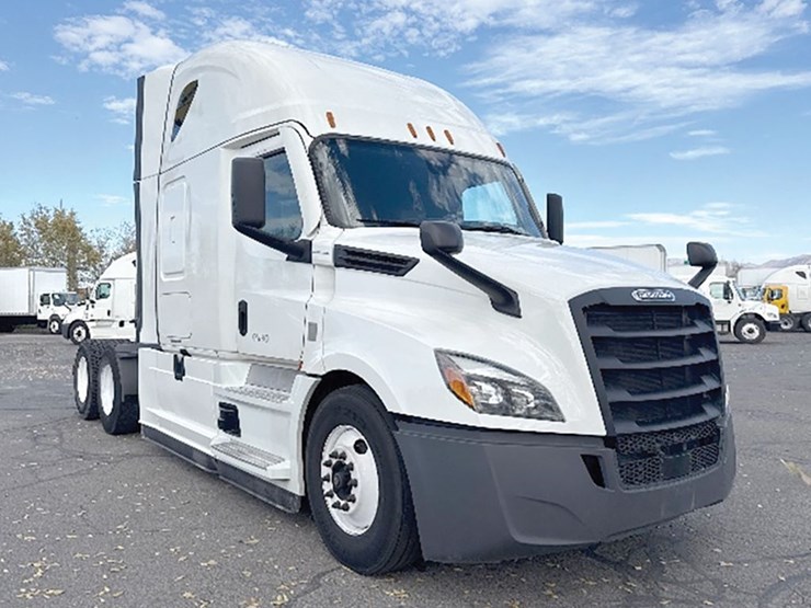 2022-freightliner-cascadia-126-image-1