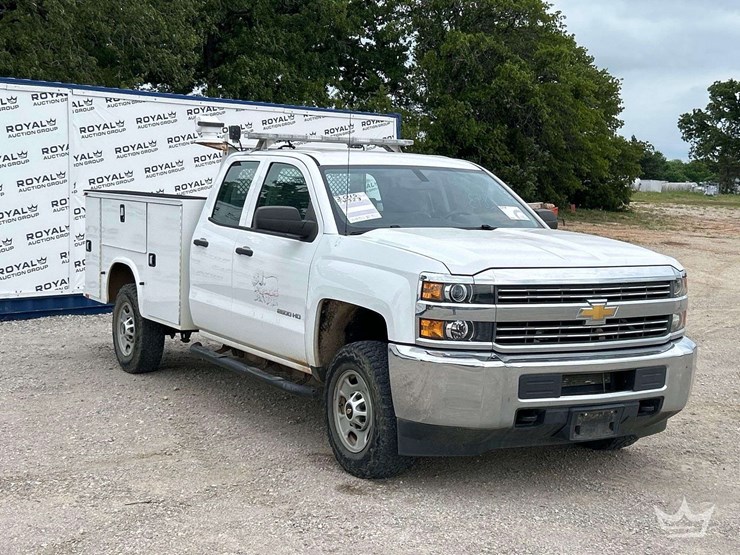 2015-chevrolet-silverado-2500hd-image-4