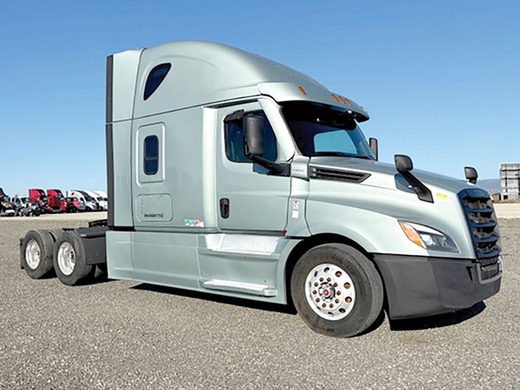 2021-freightliner-cascadia-126-image-1