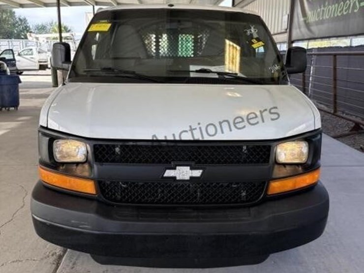 2015-chevrolet-express-2500-image-3