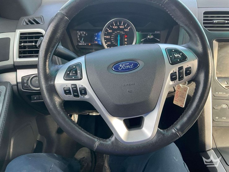 2015-ford-explorer-image-15